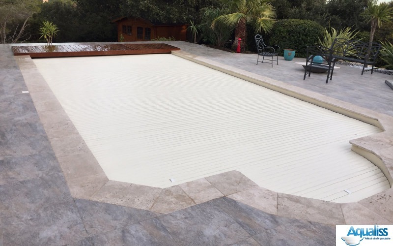 couverture de piscine automatique