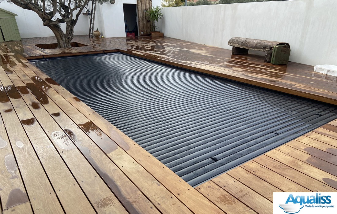volet piscine avec plage immergée