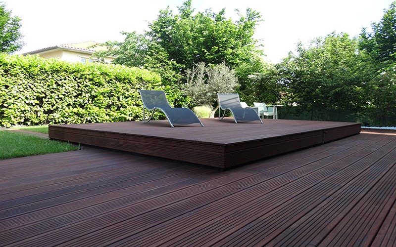 Terrasse mobile de piscine, fermée sur le bassin