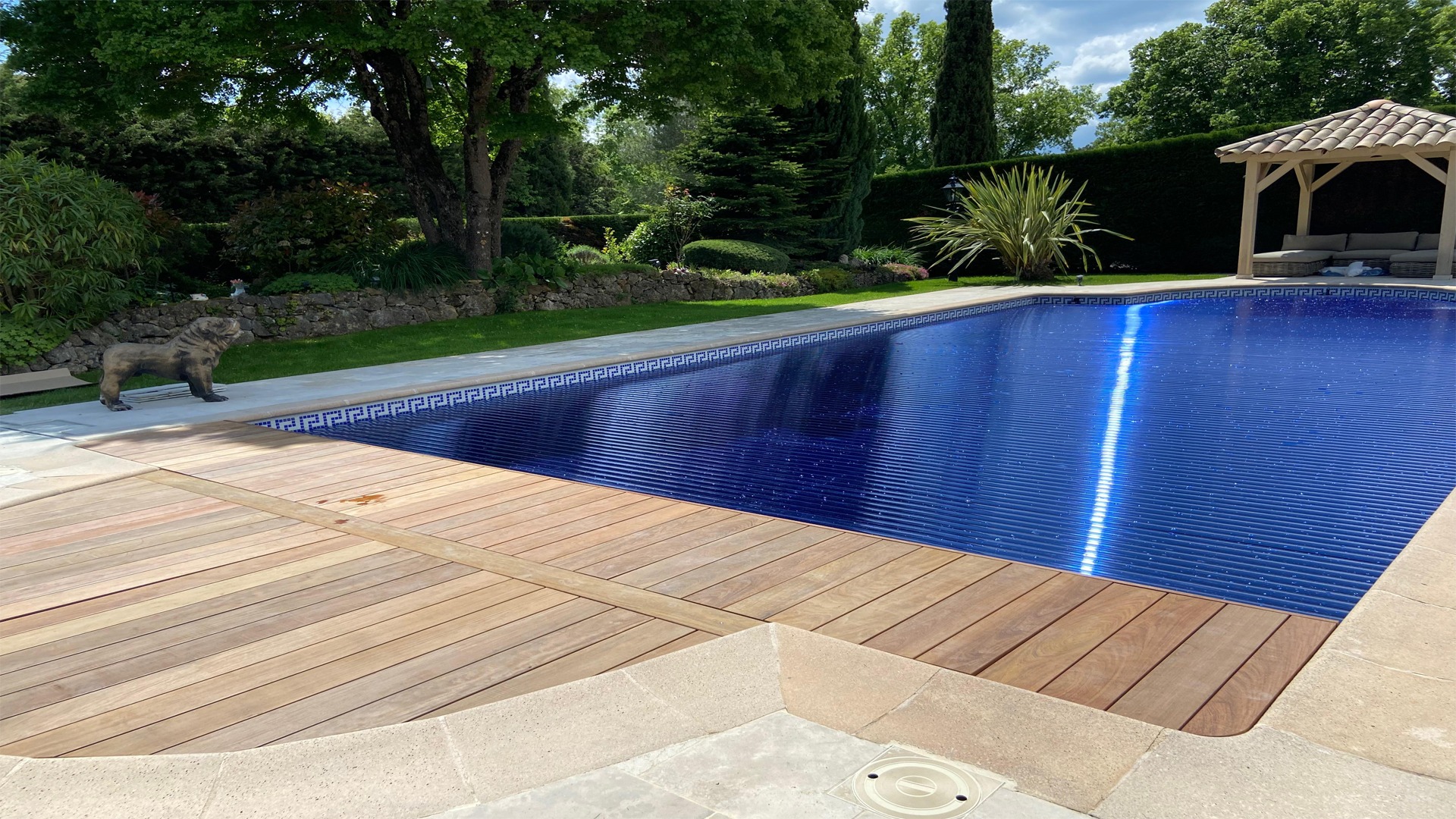 Volet de piscine sur mesure Aqualiss – fabrication française